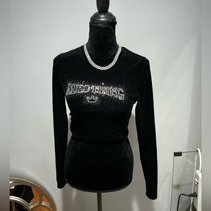 Black long sleeve diamond letter velvet black top